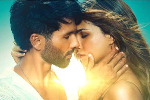 মুক্তি পেল শহিদ-কৃতির সিনেমা