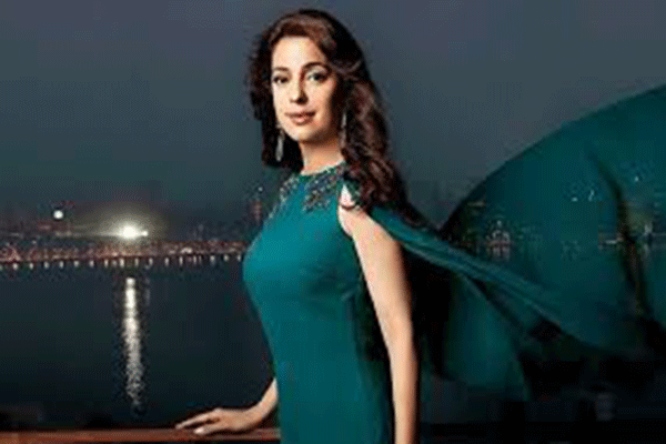 সবচেয়ে ধনী নায়িকার ১০ বছর সিনেমা নেই