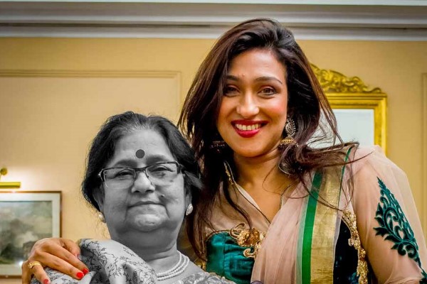দীর্ঘ অসুস্থতার পর প্রয়াত ঋতুপর্ণার মা
