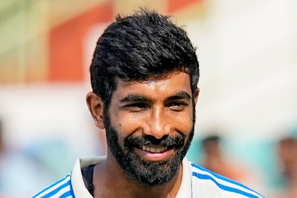 অস্ট্রেলিয়ার সঙ্গে একা লড়ে গেলেন বুমরা