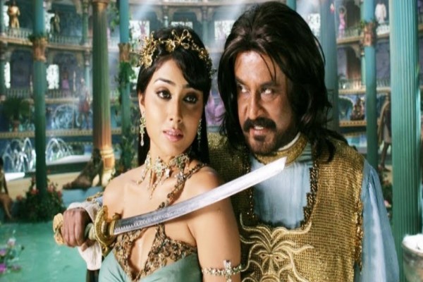 কম বয়সী নায়িকাদের সঙ্গে রোমান্সে আপত্তি
