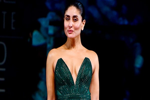 যে খাবার খেয়ে সৌন্দর্য ধরে রাখছেন কারিনা