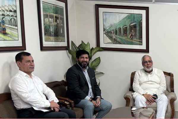 সরকারি কোম্পানি শেয়ারবাজারে আনতে জ্বালানি উপদেষ্টার সঙ্গে বিএসইসির বৈঠক