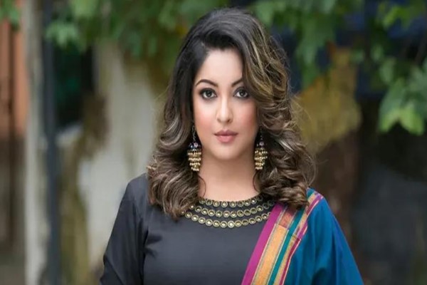 সাবেক ভারত সুন্দরীর খাবারে বিষ