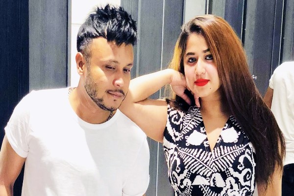অন্তরা যখন বিদেশ ঘুরে শুভর সঙ্গে