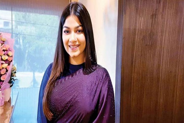 ‘ব্যাচেলর পয়েন্টে’ ফিরছেন ইভা