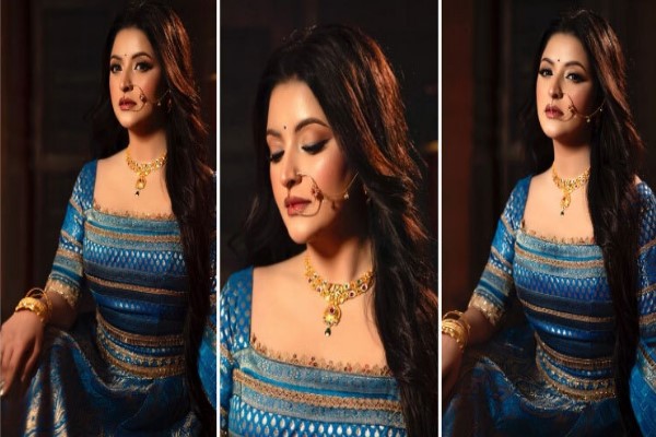 চমকে দিলেন পরীমনি
