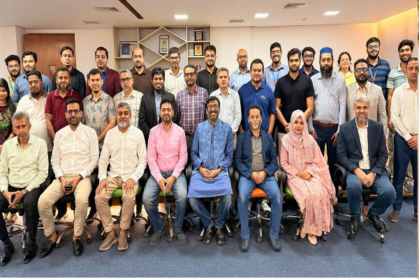 শেয়ারবাজারে ঝুঁকি ব্যবস্থাপনা ও কৌশলগত সিদ্ধান্তে এআই প্রশিক্ষণ
