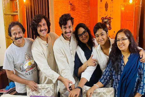 তারকা দুই ভাইয়ের জন্মদিন আজ