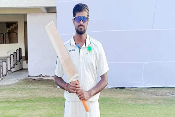 টানা ৮ ছক্কা মারলেন আকাশ