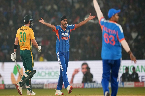 সিরিজে এগিয়ে গেল ভারত