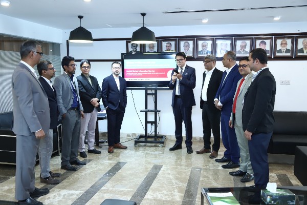 ডিএসইর ইনফরমেশন হেল্প ডেস্ক উদ্বোধন
