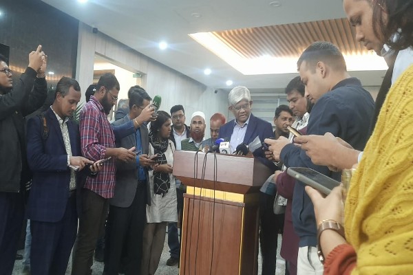 ভারত থেকে ৫০ হাজার টন চাল আনা হবে : অর্থ উপদেষ্টা