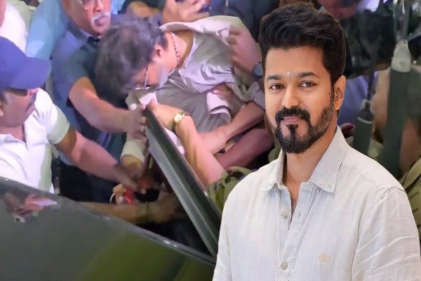 ভক্তদের ভিড়ে বিপাকে থালাপতি বিজয়
