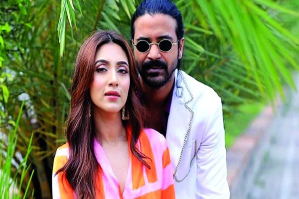 সব বাধাঁ পেরিয়ে ফের রাজের নায়িকা মিম