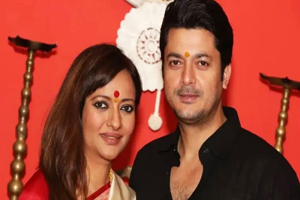 বিচ্ছেদের ইঙ্গিত যীশু-নীলাঞ্জনার