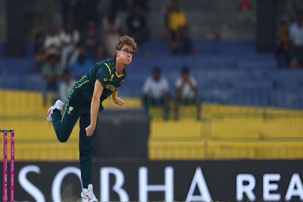 আফ্রিদিকে ছাড়িয়ে গেলেন জাম্পা