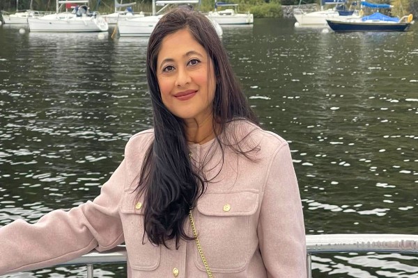 সুমাইয়া শিমু কি বিদেশে থাকেন?