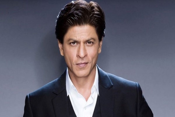 বিজেপি নেতার পারিবারিক অনুষ্ঠানে শাহরুখ খানের উপস্থিতি নিয়ে আলোচনা