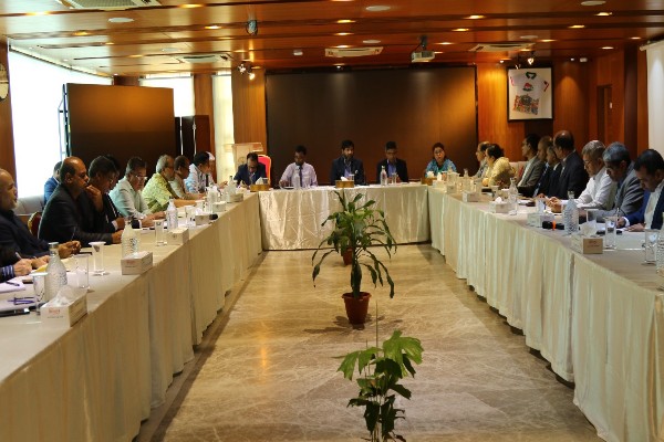 মাকসুদ কমিশনের সমালোচনা করে তাদের সঙ্গেই স্টেকহোল্ডারদের চায়ের আড্ডা