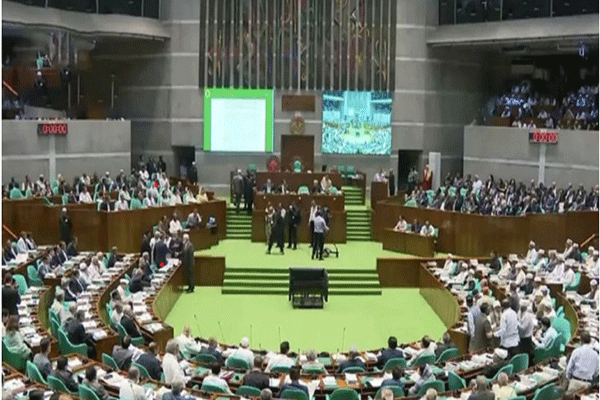 সরকারি চাকরিতে প্রবেশের নতুন বয়সসীমা নির্ধারণ