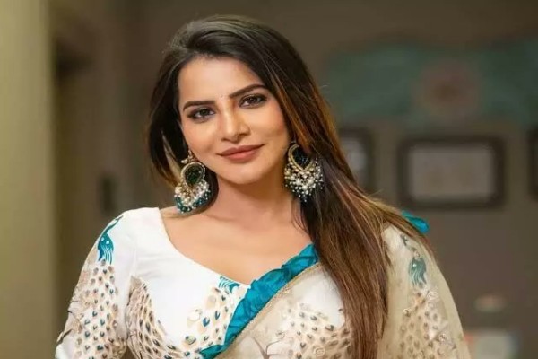 বিয়ের প্রলোভনে কোটি টাকা আত্মসাতের অভিযোগ, মামলার মুখে অভিনেত্রী আশু রেড্ডি
