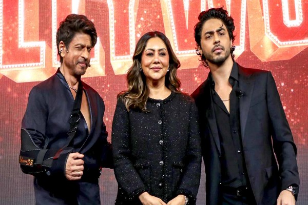 ফের ক্যামেরার নেপথ্যে আরিয়ান খান