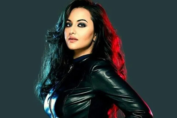 পাপারাৎজ়ির আচরণে ক্ষুব্ধ সোনাক্ষী সিন্‌হা