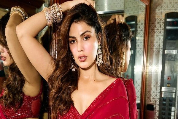 ১৭ বছরেই তিন লাখ টাকা বেতন, সবই খরচ করতেন প্লাস্টিক সার্জারিতে!