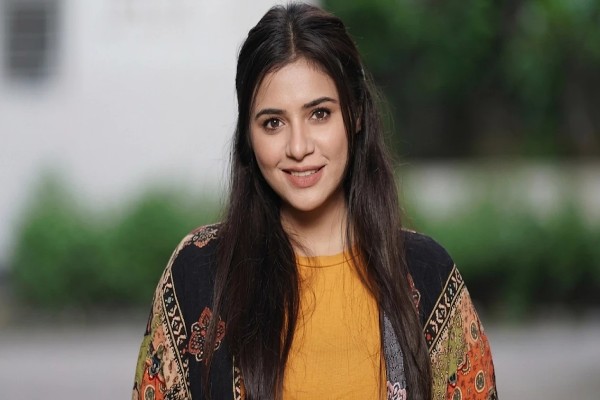 শুটিং শেষে ঢাকায় ফেরার পথে দুর্ঘটনায় তাসনুভা তিশা