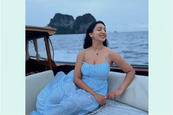 ‘শিল্পীর পরিচয় নিয়ে লজ্জিত হওয়ার কিছু নেই’: প্রভা