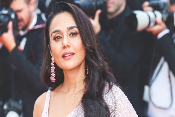 সন্তানদের কাছে ফিরতে দিনে ১৮ ঘণ্টা কাজ করতেন প্রীতি