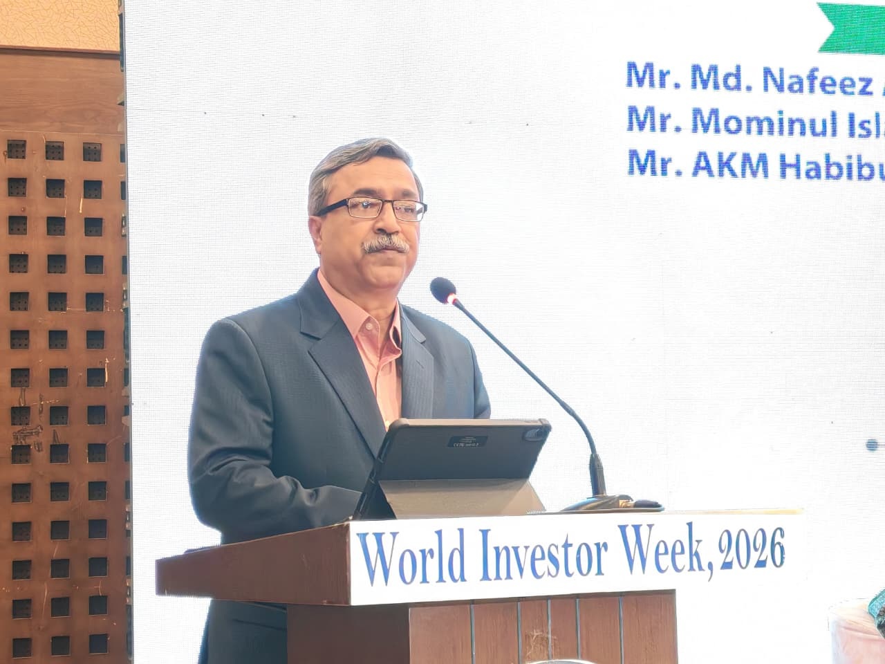 শেয়ারবাজারে আস্থার সংকট কাটানোই বড় চ্যালেঞ্জ: মিনহাজ মান্নান