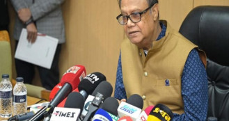 পাঁচ ব্যাংকের শেয়ারহোল্ডাররা ক্ষতিপূরণ পাবে না: গভর্নর