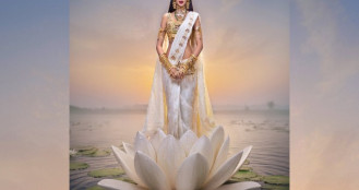 মিস ইউনিভার্সে জামদানিতে মিথিলা