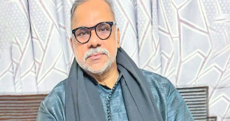 কাজের অভাবে বিদেশে স্থায়ী হচ্ছেন শিল্পীরা