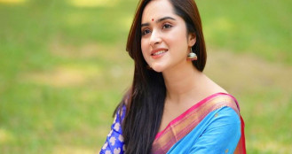 সব মেয়েরই উচিত স্বাধীনভাবে চলা