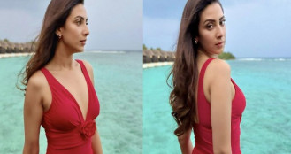 সাগরপাড়ে মুগ্ধতা ছড়ালেন মিম