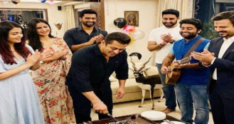 সালমানের জন্মদিনে উপস্থিত ঐশ্বরিয়া-ক্যাটরিনা!