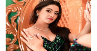 সবুজে জড়ালেন পরীমণি