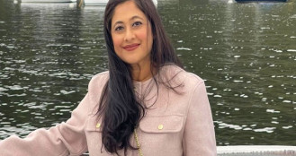 সুমাইয়া শিমু কি বিদেশে থাকেন?