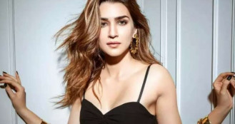 বিয়ের আগে হানিমুনে কৃতি স্যানন!