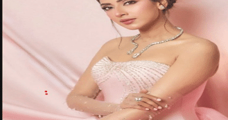 গোলাপী পোশাকে সাড়া ফেলেছে মীম