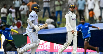 ফলোঅন এড়ানোর লড়াইয়ে দিনুশার একার প্রতিরোধ
