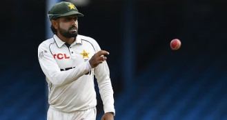 পাকিস্তান দলে বাবরের কতটা কর্তৃত্ব, প্রশ্ন তুললেন আথারটন