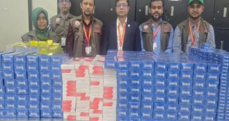 শাহজালালে ২ কোটি ৪৪ লাখ টাকার স্বর্ণ-সিগারেট ও মদ আটক